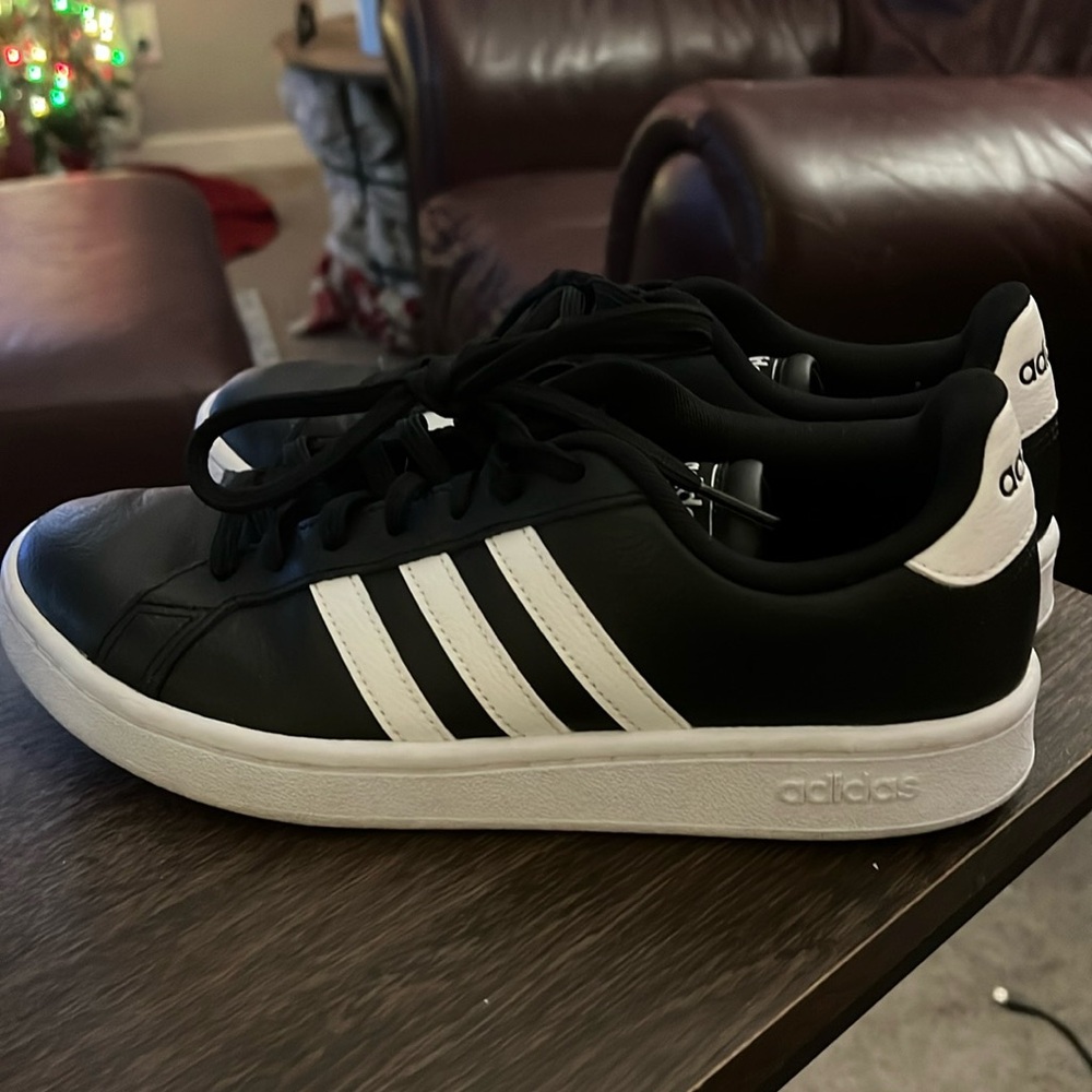 Adidas sneakerss